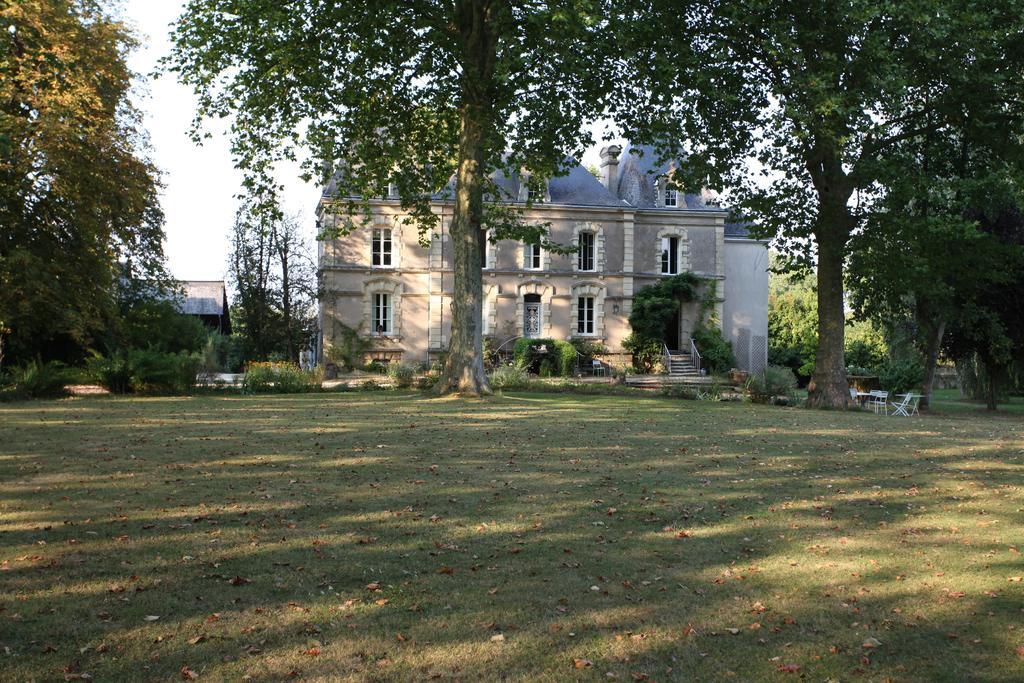 Chateau Du Beugnon Bed & Breakfast Tigné Екстериор снимка