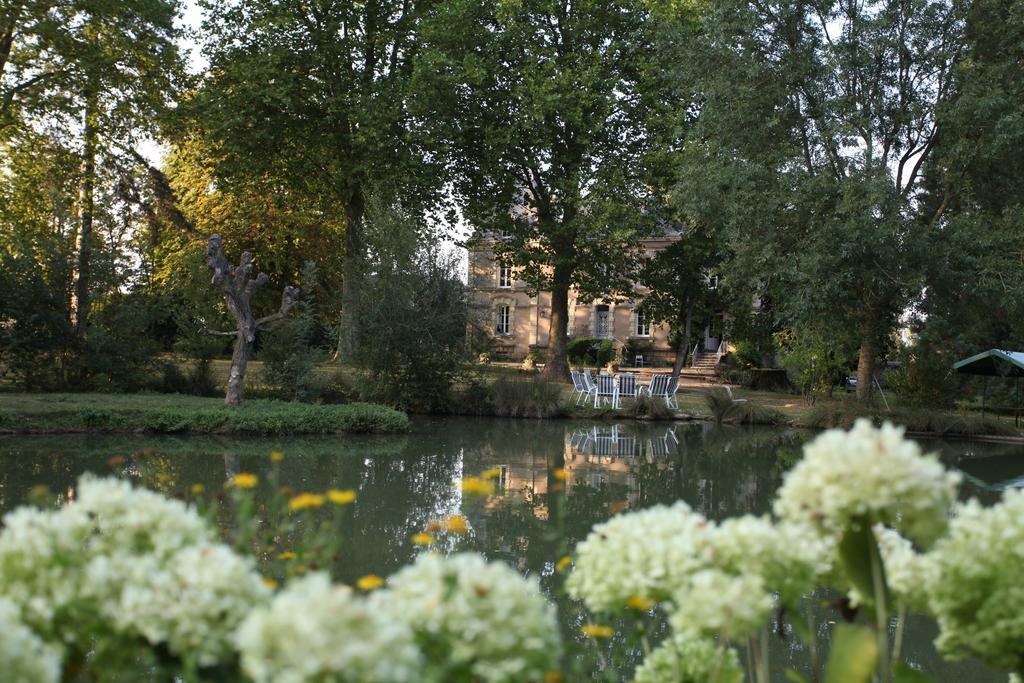 Chateau Du Beugnon Bed & Breakfast Tigné Екстериор снимка