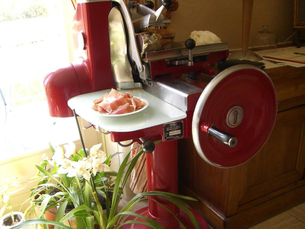 Chateau Du Beugnon Bed & Breakfast Tigné Екстериор снимка