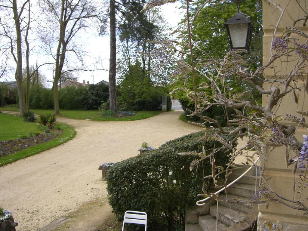 Chateau Du Beugnon Bed & Breakfast Tigné Екстериор снимка
